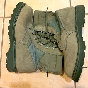 Vibram steel toe boots in excellent condition.